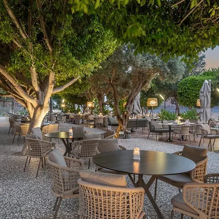 Melas Hotel Side
